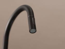 Кухненски смесител с изтеглящ се излив и 2 вида струя Primagran 9010